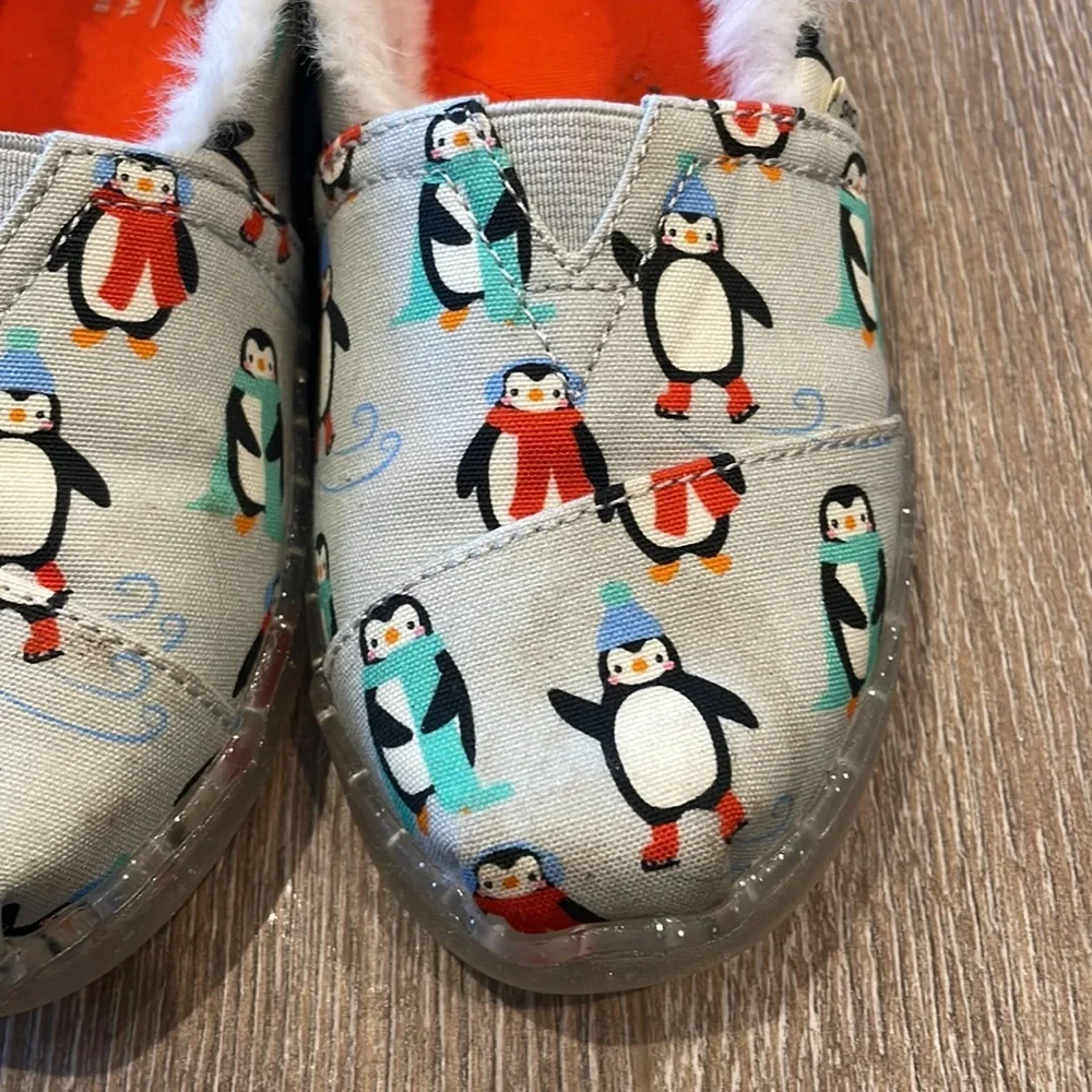 Super cute Toms Penguin fuzzy shoes size 12Y